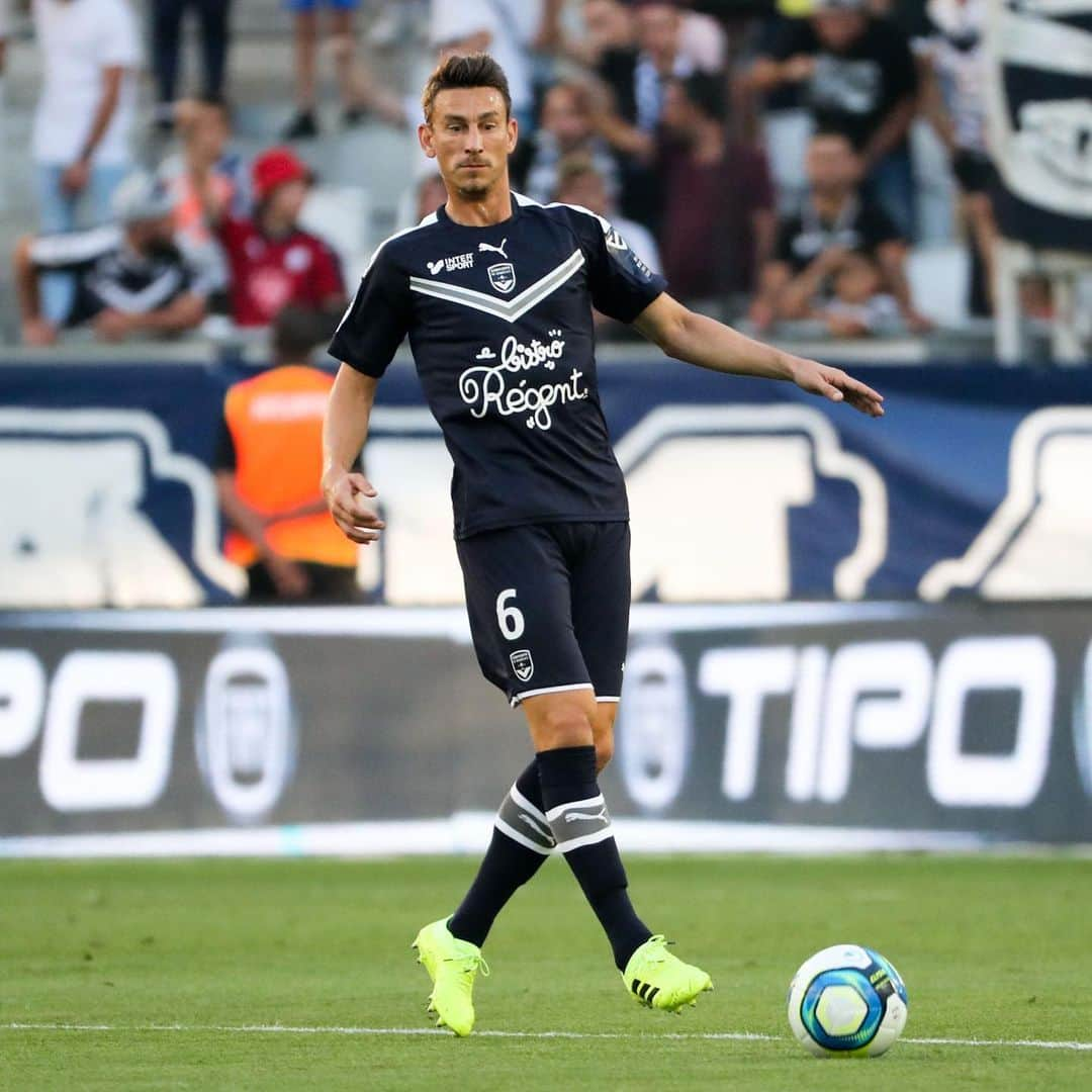 リーグ・アンさんのインスタグラム写真 - (リーグ・アンInstagram)「🆕👕 Pour la première de Laurent @koscielny_official6 avec le maillot au scapulaire, les @girondins et le @mhscofficiel se quittent sur un score nul (1-1) 🤝 ! #FCGBMHSC • • #Ligue1Conforama #LaurentKoscielny #Koscielny #Girondins #FCGB #GirondinsdeBordeaux #MontpellierHSC #MHSC #MatmutAtlantique」8月18日 6時55分 - ligue1ubereats