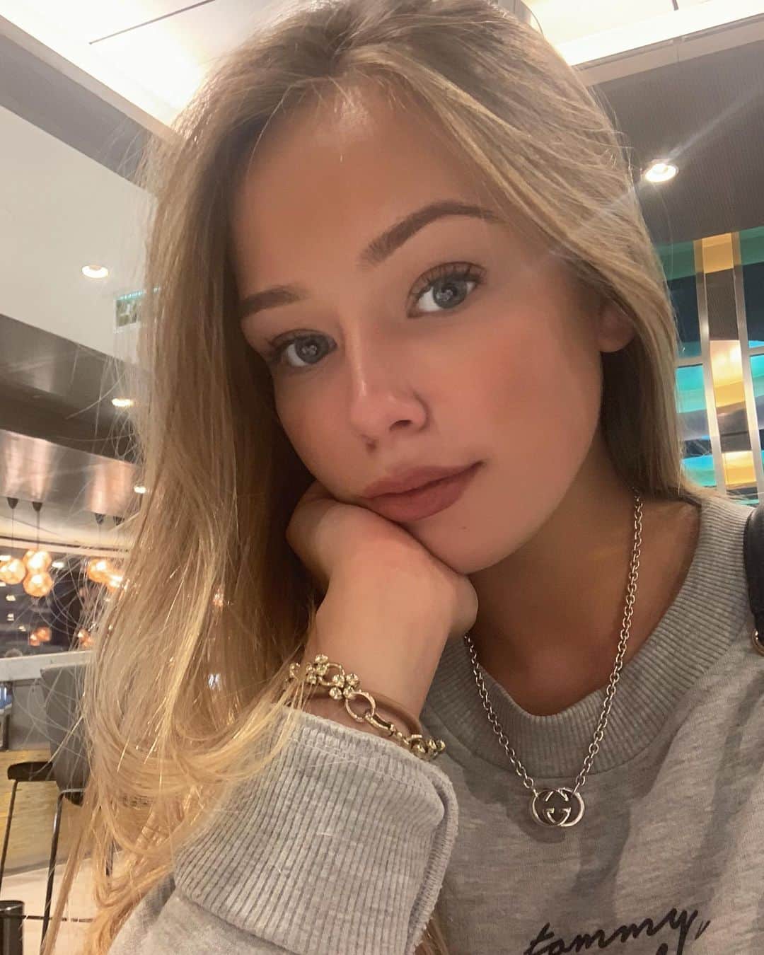 コニー・タルボットのインスタグラム：「Jkkkk flights delayed...」