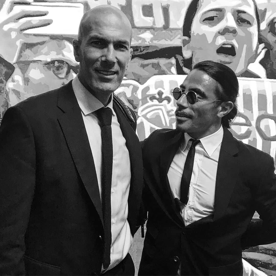 Saltbae（ヌスラット・ガネーシュ）さんのインスタグラム写真 - (Saltbae（ヌスラット・ガネーシュ）Instagram)「@zidane legends#saltbae#saltlife#salt」8月18日 5時35分 - nusr_et