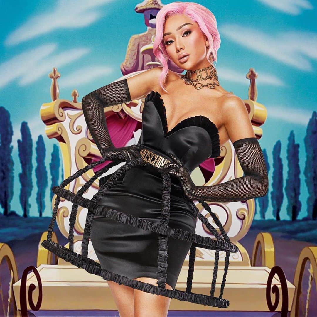 Moschinoさんのインスタグラム写真 - (MoschinoInstagram)「#Repost @portiswasp1 ・・・ @nikita_dragun in @moschino by @randydrosario @joeythao for @gaytimes // Collage by @portiswasp1 #nikitadragun #moschino @itsjeremyscott」8月18日 5時58分 - moschino