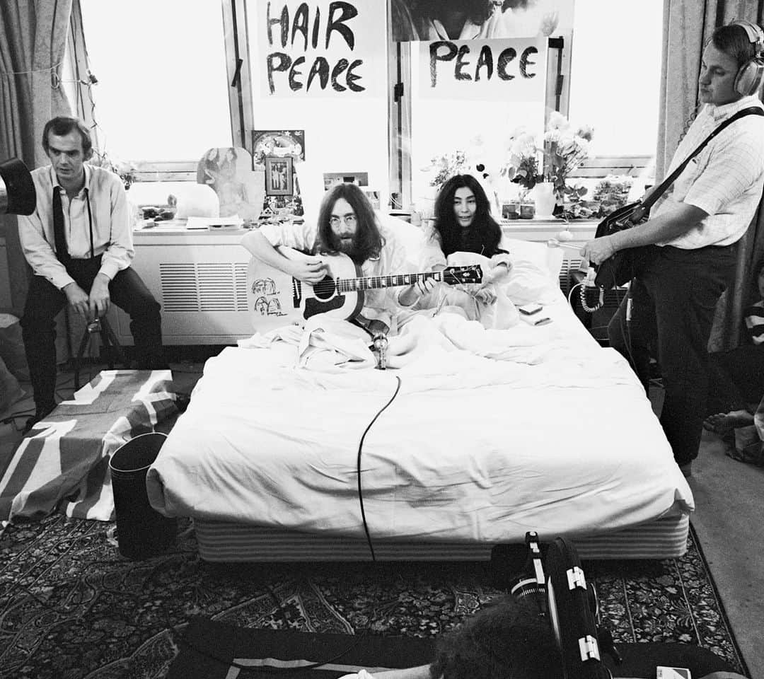 シアラさんのインスタグラム写真 - (シアラInstagram)「In the same bed where John Lennon and  @yokoonoofficial Ono recorded Give Peace a Chance ☮️. Montreal #Pride」8月18日 6時10分 - ciara