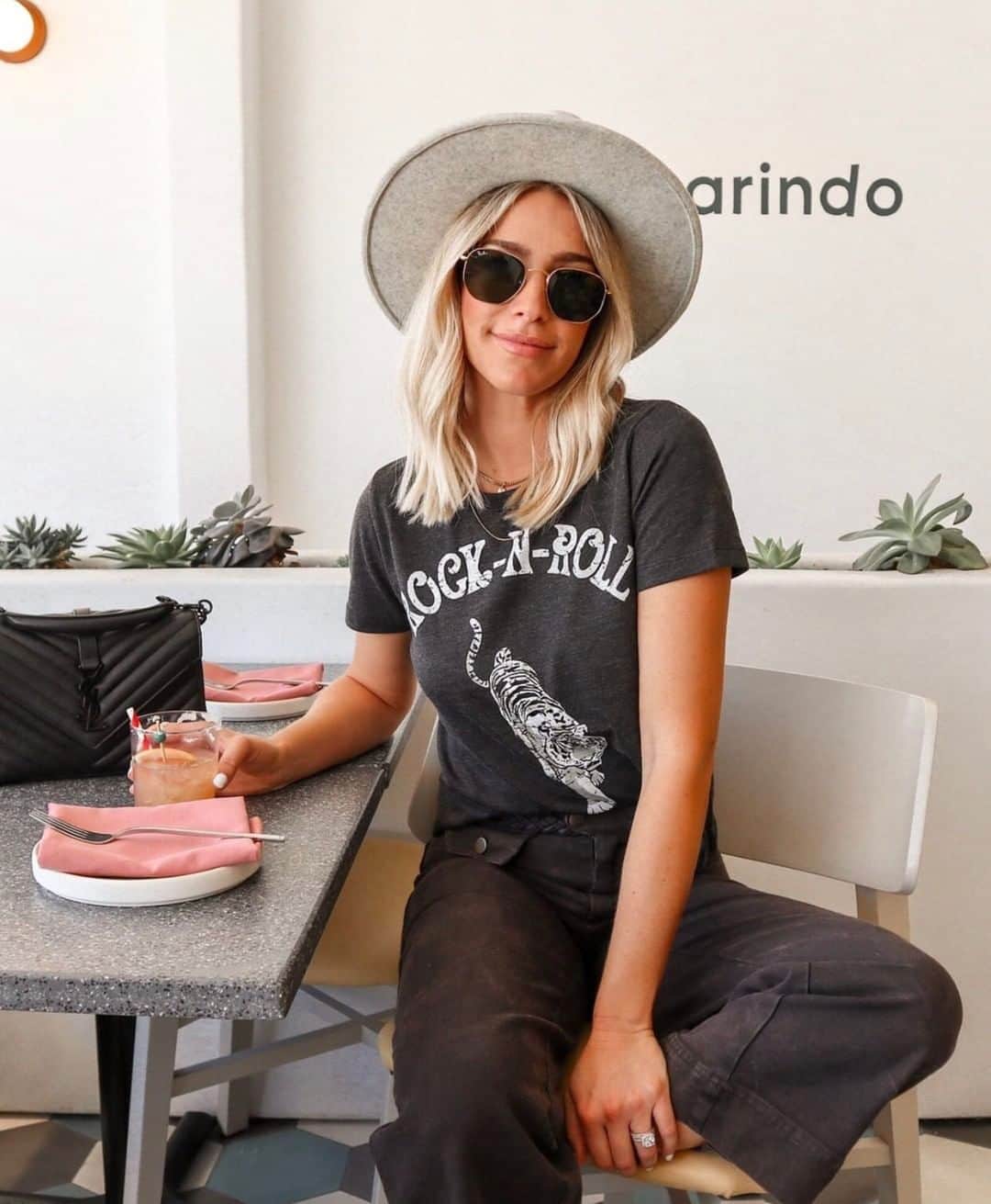 チェイサーのインスタグラム：「cocktails & rock-n-roll🍹🤘🏽 ready for the weekend!😍 @christinebarraco #chaserbrand #rocknroll #weekendvibes #graphictee」