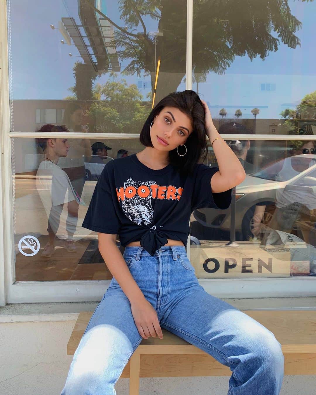ケルシーのインスタグラム：「i look tired and it’s cuz i am」