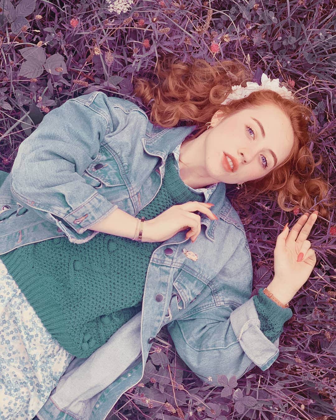 ベッキー・クルーエルのインスタグラム：「🍂 When lilacs last in the dooryard bloom’d, ⁣⁣ And the great star early droop’d in the western sky in the night, ⁣⁣ I mourn’d, and yet shall mourn with ever-returning spring. ⁣⁣ ⁣⁣ Ever-returning spring, trinity sure to me you bring, ⁣⁣ Lilac blooming perennial and drooping star in the west, ⁣⁣ And thought of him I love. ⁣ ⁣ photo by @snackyboy 🎨」