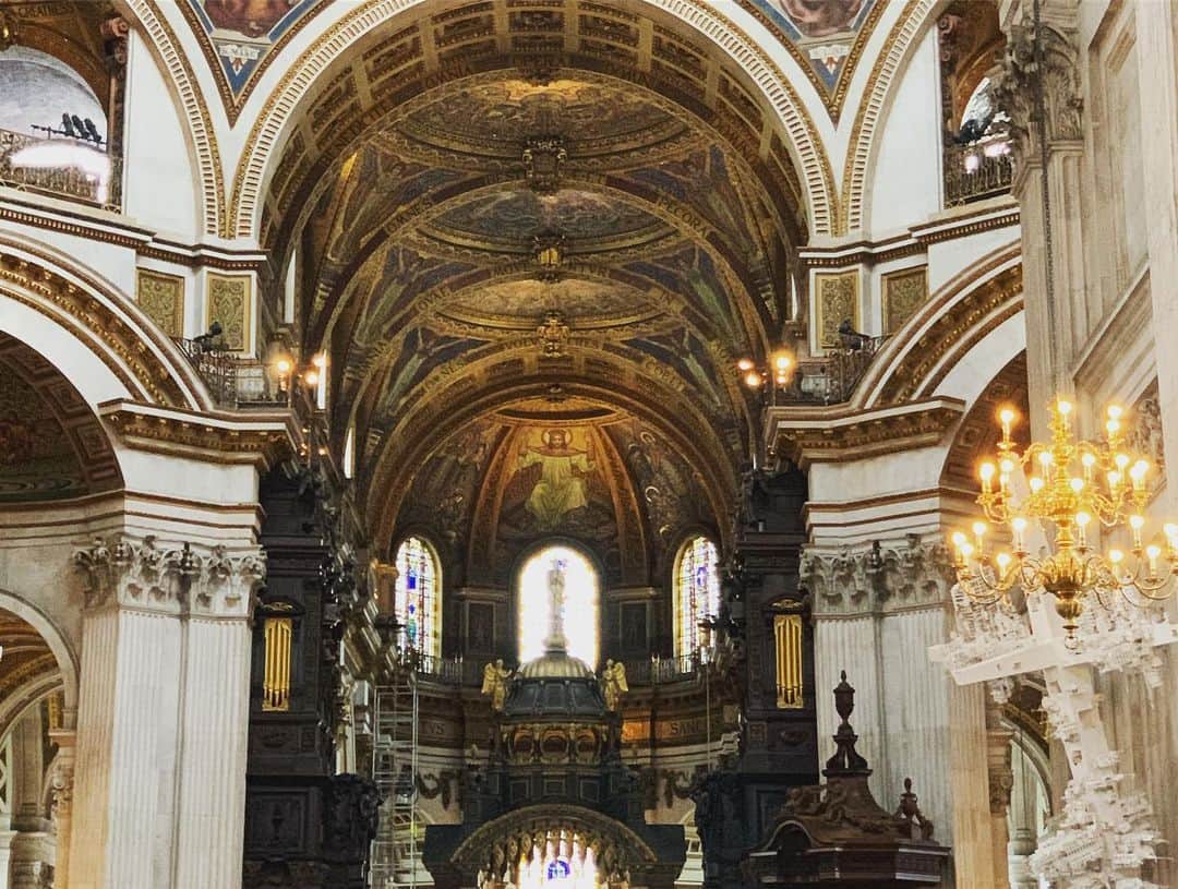 ちぃ Chiさんのインスタグラム写真 - (ちぃ ChiInstagram)「ロンドン旅行✈️🇬🇧 #イギリス #イギリス旅行 #england  #🇬🇧 #inglez #バッキンガム宮殿 #ロンドン #london #ロンドン塔 #セントポール大聖堂 #大英博物館 #タワーブリッジ」8月18日 6時34分 - chi05240