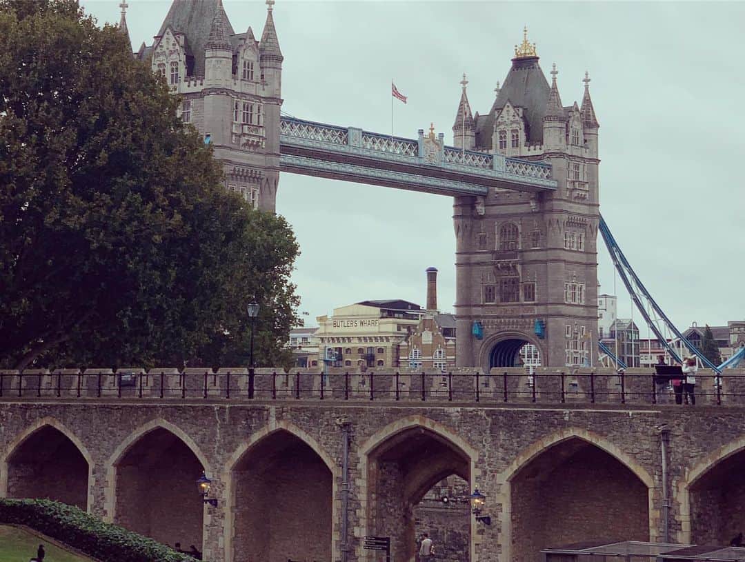 ちぃ Chiさんのインスタグラム写真 - (ちぃ ChiInstagram)「ロンドン旅行✈️🇬🇧 #イギリス #イギリス旅行 #england  #🇬🇧 #inglez #バッキンガム宮殿 #ロンドン #london #ロンドン塔 #セントポール大聖堂 #大英博物館 #タワーブリッジ」8月18日 6時34分 - chi05240