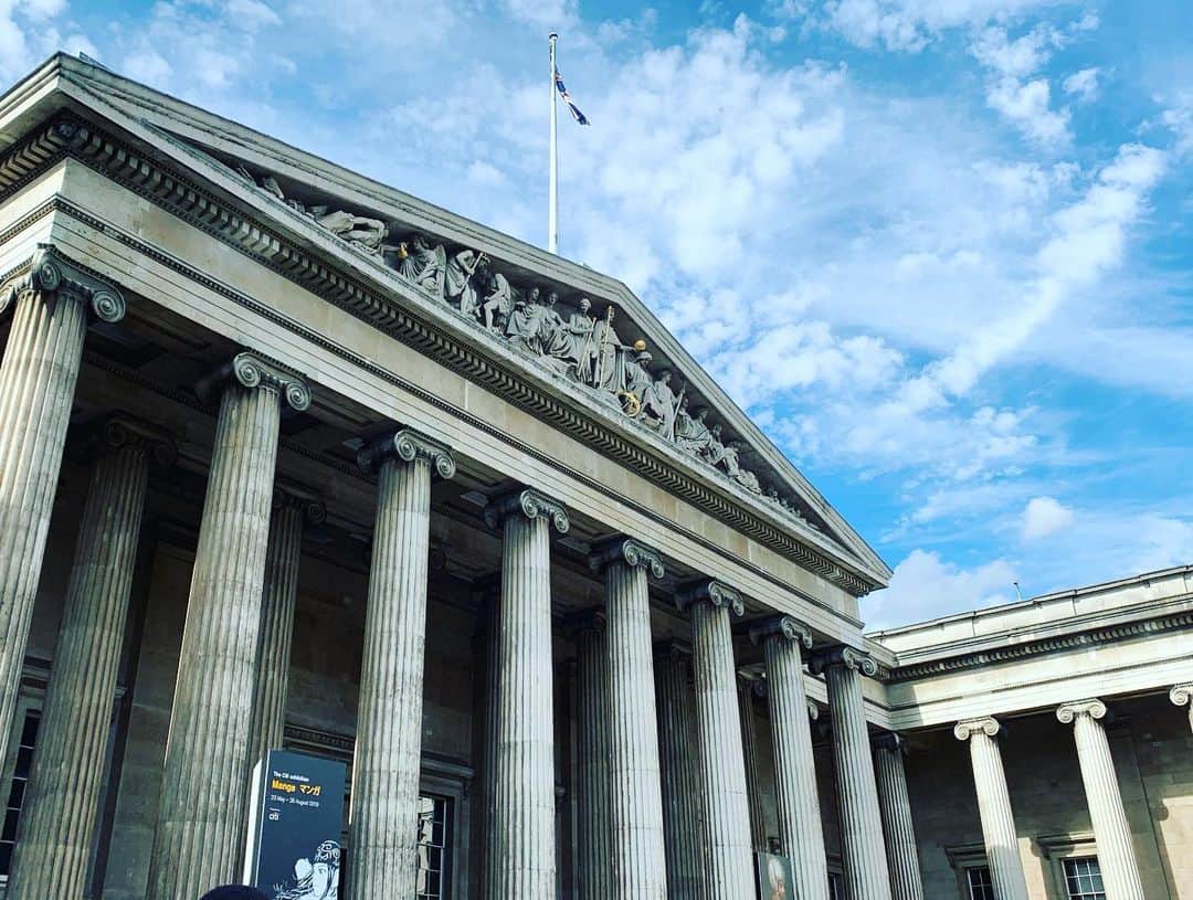 ちぃ Chiさんのインスタグラム写真 - (ちぃ ChiInstagram)「ロンドン旅行✈️🇬🇧 #イギリス #イギリス旅行 #england  #🇬🇧 #inglez #バッキンガム宮殿 #ロンドン #london #ロンドン塔 #セントポール大聖堂 #大英博物館 #タワーブリッジ」8月18日 6時34分 - chi05240