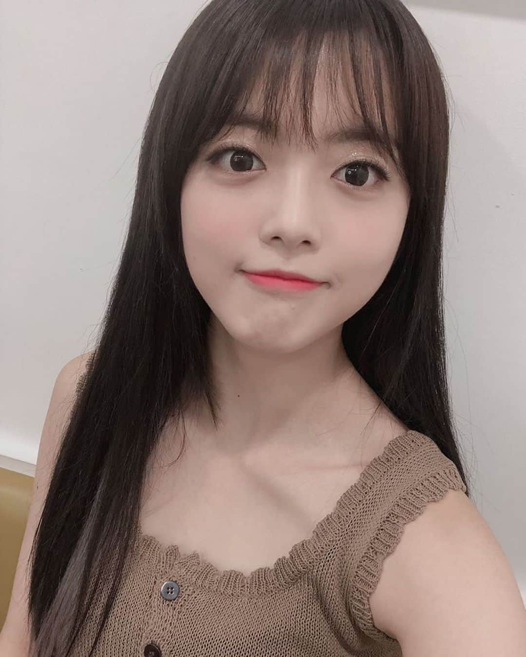 チ・スヨンさんのインスタグラム写真 - (チ・スヨンInstagram)「🌸 ▬ SUYEON TWITTER UPDATE: 키링들~~~~ 이렇게 새로운 키링 파트 들으니까 너무너무 신났다요~~~ 오늘도 응원해줘서 고맙고 우리 이번활동도 화이팅이에요👍❤️ #/위키미키 #/티키타카 #/☁️ #/지수연 ▬ ENG TRANS: Kilings~~~~ After listening to such a new killing part, I felt really really excited~~~ Thank you for the support today, fighting for our promotions as well👍❤️ #/WekiMeki #/TikiTaka #/☁️ #/JiSuyeon ▬ © WEKI MEKI ; 20190816 ▬ Weki Meki 2nd Single Album Repackage - WEEK END LOL ▬ #jisuyeon #suyeon #doyeon #yoojung #elly #sei #say #lua #rina #lucy #지수연 #수연 #김도연 #도연 #최유정 #엘리 #정해림 #세이 #이서정 #루아 #리나 #루시 #produce101 #wekimeki #weme #위키미키 #kpopf4f #kpopl4l」8月17日 21時55分 - wemejisuyeon