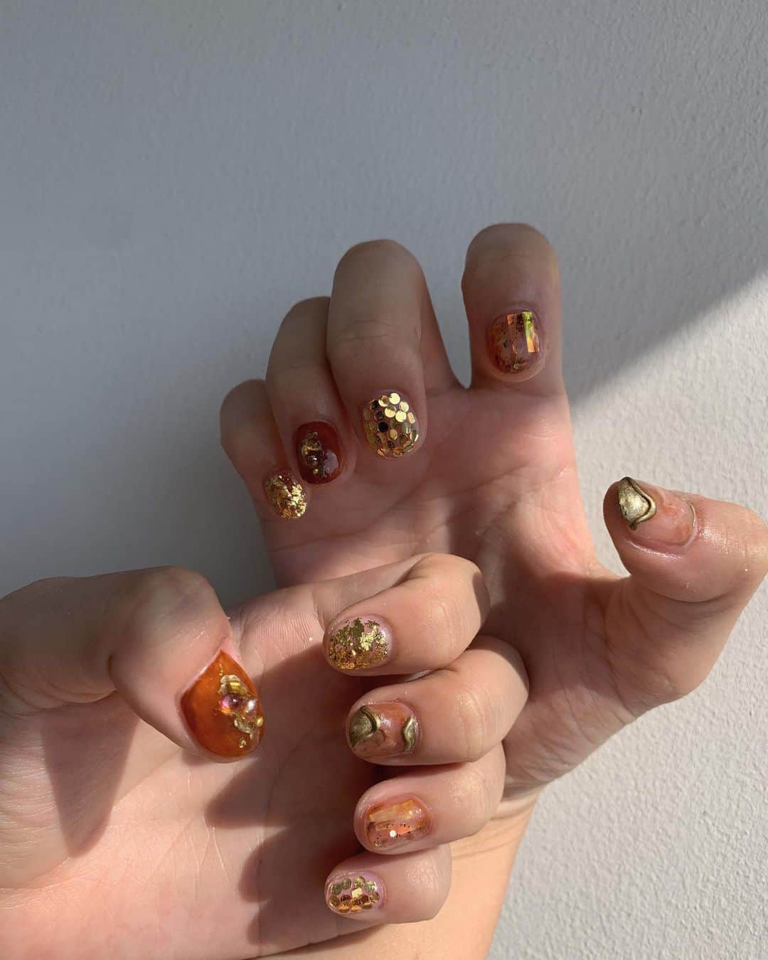 野川小乃葉のインスタグラム：「⠀ 🦊🍂🥮🍺🦐⠀ ⠀ 新しいネイル！かわい！⠀ ⠀ #ネイル #ニュアンスネイル #ブラウン #もう秋⠀#早い？」