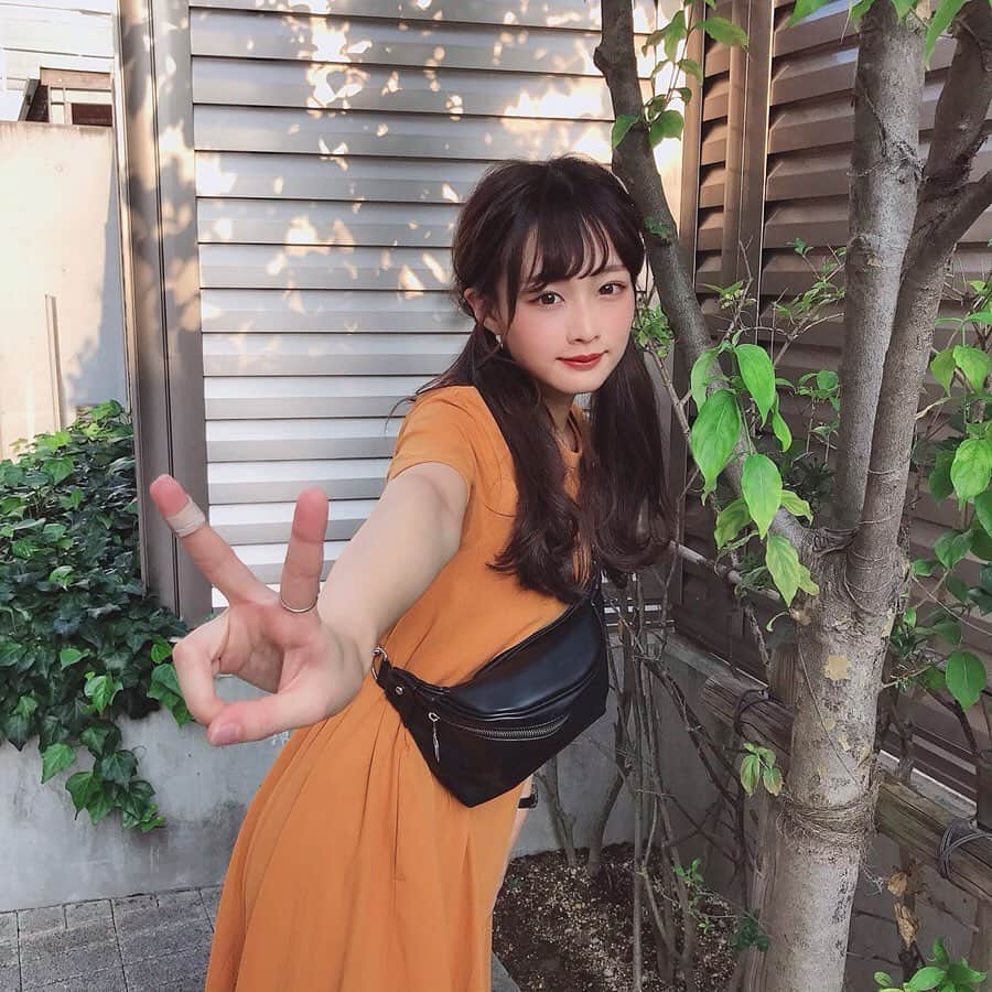 森下愛里沙(もりしたありさ) さんのインスタグラム写真 - (森下愛里沙(もりしたありさ) Instagram)「ㅤㅤㅤㅤㅤㅤㅤㅤㅤㅤㅤㅤㅤ ㅤㅤㅤㅤㅤㅤㅤㅤㅤㅤㅤㅤㅤ ㅤㅤㅤㅤㅤㅤㅤㅤㅤㅤㅤㅤㅤ このGUのオレンジ色のワンピ 楽チンだし安いし可愛いし最高🥕🥕🥕 でも、指の絆創膏が恥ずかしい。 ㅤㅤㅤㅤㅤㅤㅤㅤㅤㅤㅤㅤㅤ そして私やっぱり手✋大きいな。 多分男の子よりも大きいと思う👨‍🌾 ㅤㅤㅤㅤㅤㅤㅤㅤㅤㅤㅤㅤㅤ ㅤㅤㅤㅤㅤㅤㅤㅤㅤㅤㅤㅤㅤ ㅤㅤㅤㅤㅤㅤㅤㅤㅤㅤㅤㅤㅤ ㅤㅤㅤㅤㅤㅤㅤㅤㅤㅤㅤㅤㅤ ㅤㅤㅤㅤㅤㅤㅤㅤㅤㅤㅤㅤㅤ ㅤㅤㅤㅤㅤㅤㅤㅤㅤㅤㅤㅤㅤ あ、髪の毛長くなりました✌︎ @akihirosaeki 佐伯さん、 いつも本当にありがとうございます🐰💗 これから私の夏が始まる予定🍉 ㅤㅤㅤㅤㅤㅤㅤㅤㅤㅤㅤㅤㅤ ㅤㅤㅤㅤㅤㅤㅤㅤㅤㅤㅤㅤㅤ ㅤㅤㅤㅤㅤㅤㅤㅤㅤㅤㅤㅤㅤ ㅤㅤㅤㅤㅤㅤㅤㅤㅤㅤㅤㅤㅤ ㅤㅤㅤㅤㅤㅤㅤㅤㅤㅤㅤㅤㅤ 前髪メンテナンスも✂︎ @wasakijunya0912 いつもありがとうございます☺️ ㅤㅤㅤㅤㅤㅤㅤㅤㅤㅤㅤㅤㅤ ㅤㅤㅤㅤㅤㅤㅤㅤㅤㅤㅤㅤㅤ ㅤㅤㅤㅤㅤㅤㅤㅤㅤㅤㅤㅤㅤ ㅤㅤㅤㅤㅤㅤㅤㅤㅤㅤㅤㅤㅤ ㅤㅤㅤㅤㅤㅤㅤㅤㅤㅤㅤㅤㅤ ㅤㅤㅤㅤㅤㅤㅤㅤㅤㅤㅤㅤㅤ #gu #ワンピース #ワンピースコーデ #プチプラ #プチプラコーデ #エクステ #シールエクステ #ロングヘア #ヘアアレンジ #ツインテール #twintail #hairarrange #fashion #like4likes #instagood #instalike #l4l」8月17日 21時49分 - mini.ari