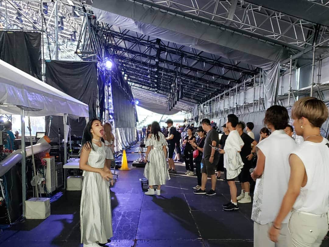 DJ KOOさんのインスタグラム写真 - (DJ KOOInstagram)「a-nation 2019！！ #大阪公演 ！！暑い中！！沢山のお客さま！！ご来場ありがとうございます！！40才も年のはなれたlolとのライブ！！その年齢差を感じさせない(と自分は思ってます)最高のステージでした！！若いグループに学ぶことも多く沢山の刺激をもらいました！！ 明日はTRF！！頑張ろう！！ #anation #lol #エルオーエル #TRF #DJKOO」8月17日 21時52分 - dj_koo1019