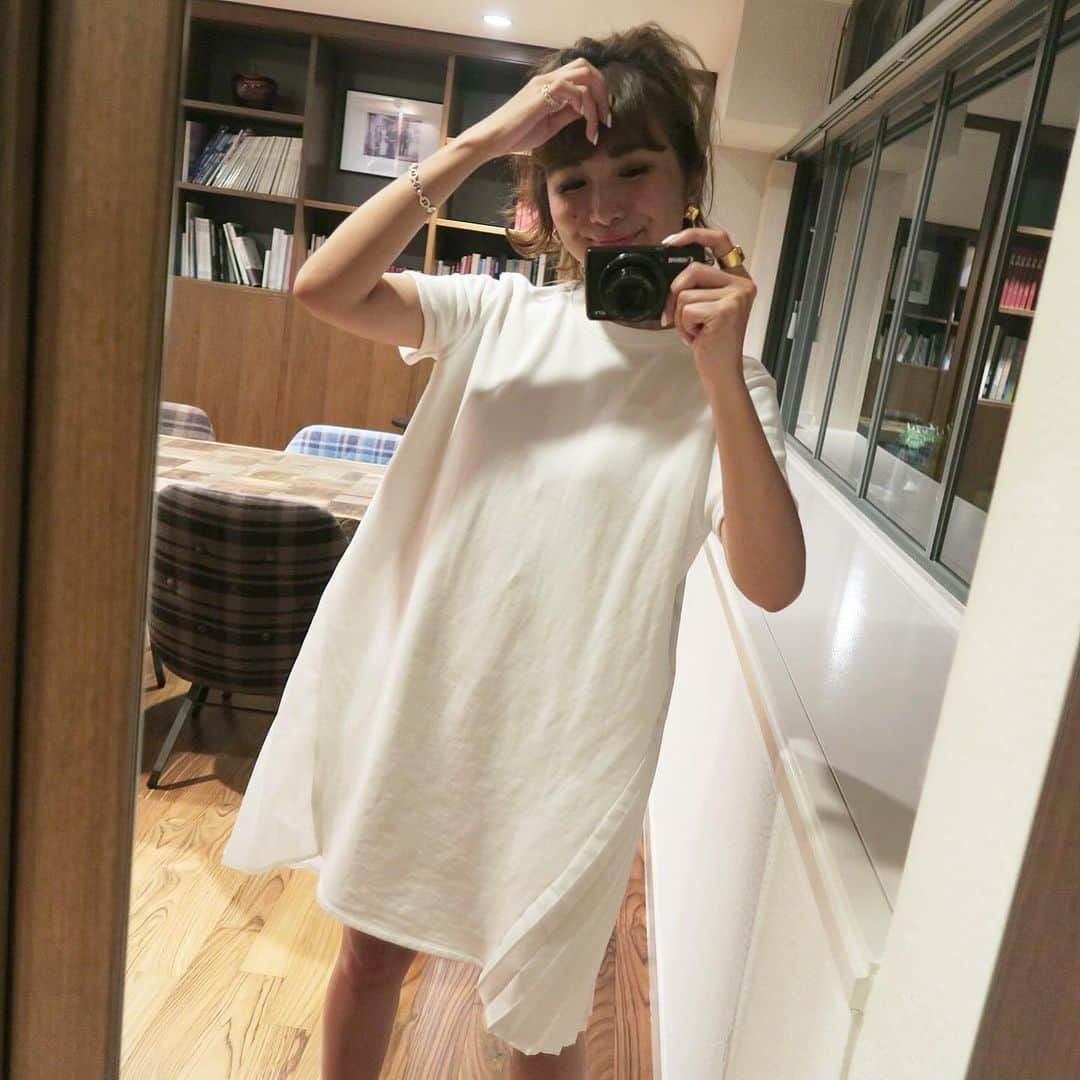 Mai Wakimizuさんのインスタグラム写真 - (Mai WakimizuInstagram)「今日のcoordinate♡着過ぎなぐらい登場率多めなスウェットプリーツワンピ♡ポニーテールにビーサンにワンピ！これが旅行先でのmy定番コーデ＼(^o^)／ #wakkinstyle#ootd#coordinate dress:#linkable @linkable_official」8月17日 21時53分 - wakkin__m