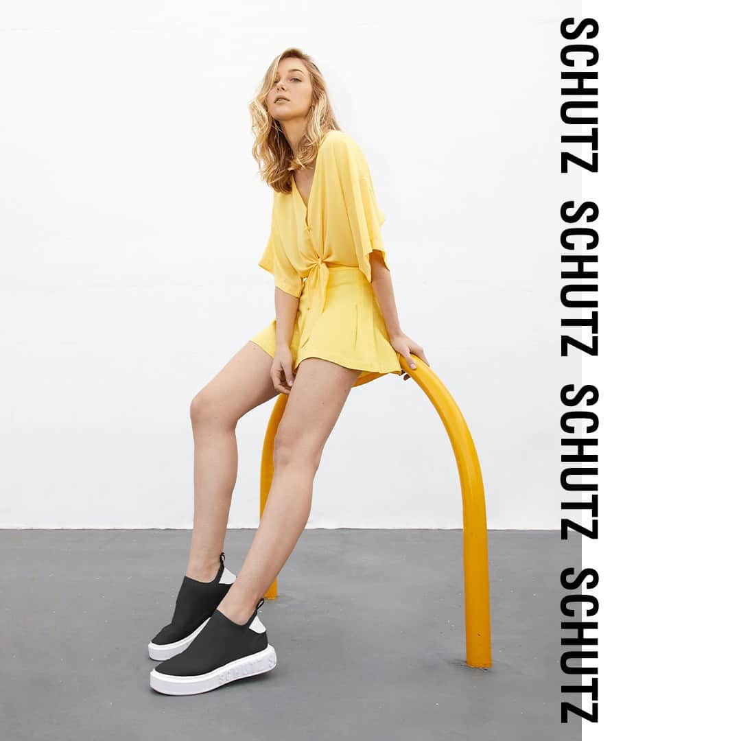 Schutzのインスタグラム：「WEEKEND START. 💛 #schutzsummer #itschutz」