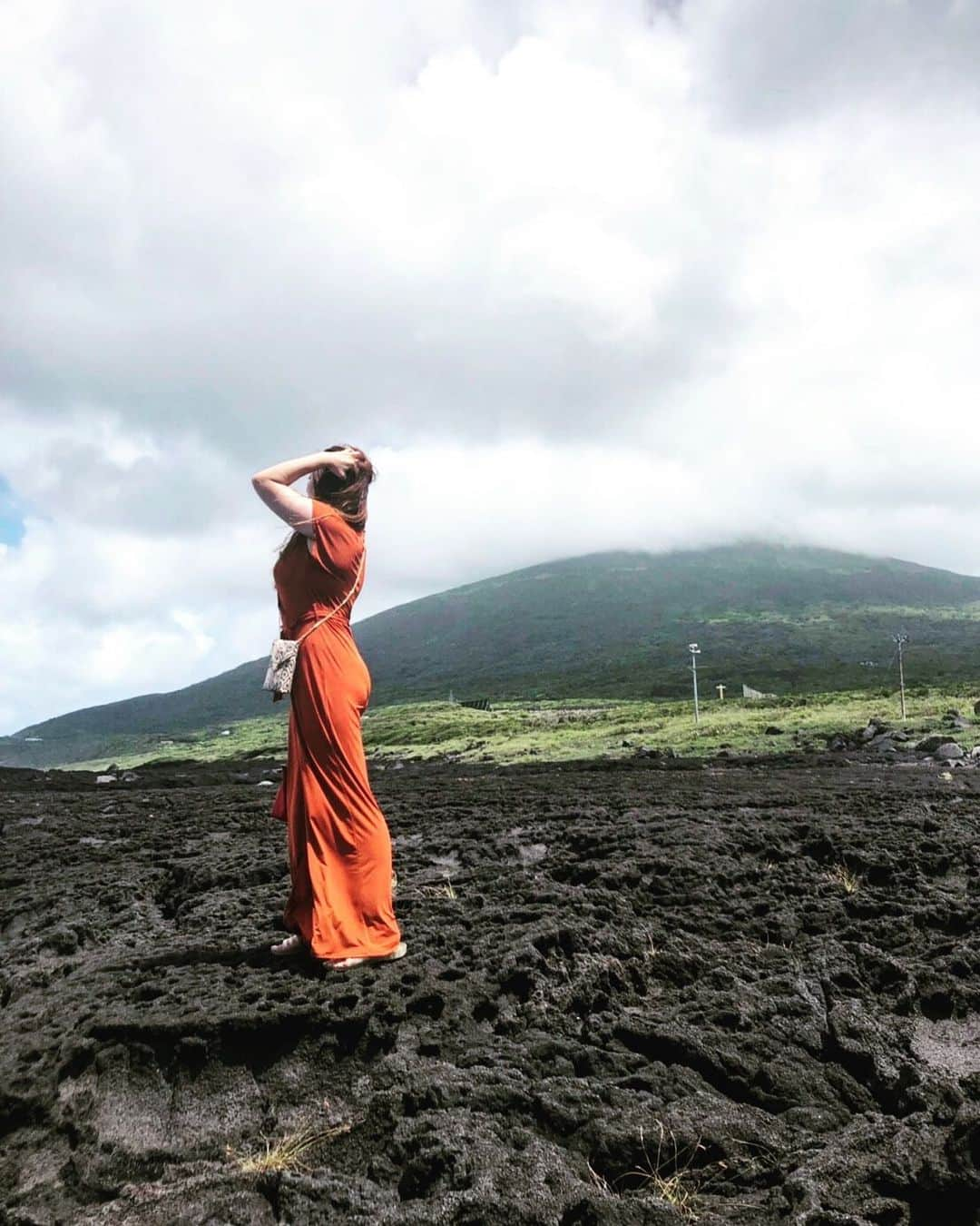 神宮 若奈さんのインスタグラム写真 - (神宮 若奈Instagram)「八丈島🐠🌴💙 . . 11日から14日まで旅行する予定が 12日から17日までの旅行になったよ😂💗 . 台風ハプニングで予定よりも 長く八丈島に居ることができて とっても幸せでした🌟 . . 前回来た時よりも人が多かったり 海にも入ることができたり たくさんのステキな方々に 出会うことができたよ😆💗 . 一緒に行ってくれたお友達、 いつもお世話になっている民宿の方々、 たまたま出会ってご飯に行ってくれた方々、 八丈島のステキな方々との出会いに感謝です💓 . . 島のカメラマンに撮ってもらった写真とか 八丈の自然の中で撮った写真が たくさんあるので徐々に載せます🙏🏻🌟 . . 次行くのは冬ごろかなー、、、😳 . #八丈島 #hachijojima #東京 #tokyo #台風 #台風10号 #影響でた人 #飛行機 #船 #楽しかった #幸せ #南原千畳敷 #nanbarasenjojiki #wakanabody #wakanastyle #自然 #山 #海 #牧場」8月17日 22時07分 - jinguwakana