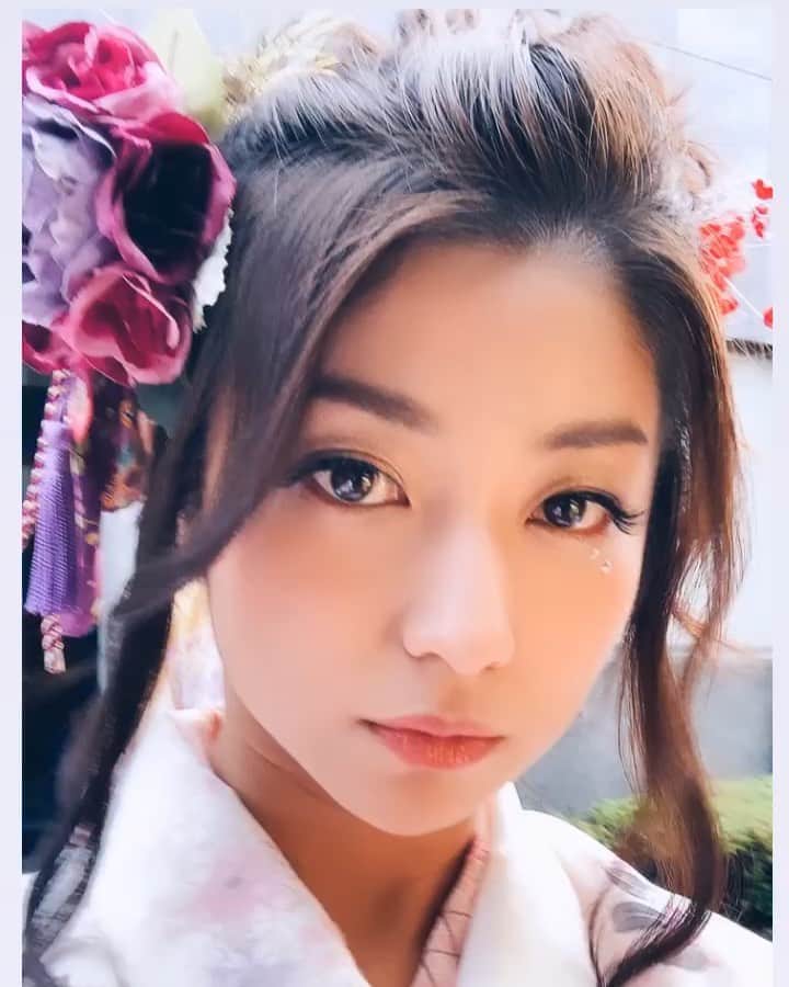 柳沢ななのインスタグラム：「. 令和華伝  レイワカデン RE・ I・WA・KA・DE・N .ー！！！！ . 覚えたかな？ . . 1st single『百花繚乱』＊ youtu.be/djvgYXRQrSE . この度、新しい時代の幕開けとともに 『令和華伝』として、音楽活動を開始することになりました。. 表現の幅を広げ、日本の文化や伝統を世界へ発信していきたいと思っています。 どうぞ皆さま、熱い声援をよろしくお願い致します。 - 命がけの拡散希望‼️ - .  令和華伝 一同より . ■HP reiwakaden.jp ■ Twitter twitter.com/reiwakaden ■ Instagram instagram.com/reiwakaden/ ‪■ Facebook‬ ‪https://facebook.com/reiwakaden/‬ . #令和華伝 #reiwakaden #拡散希望  #音楽 #歌手 #日本 #伝統 #文化 #music #Singer #artist #japan #traditonal」