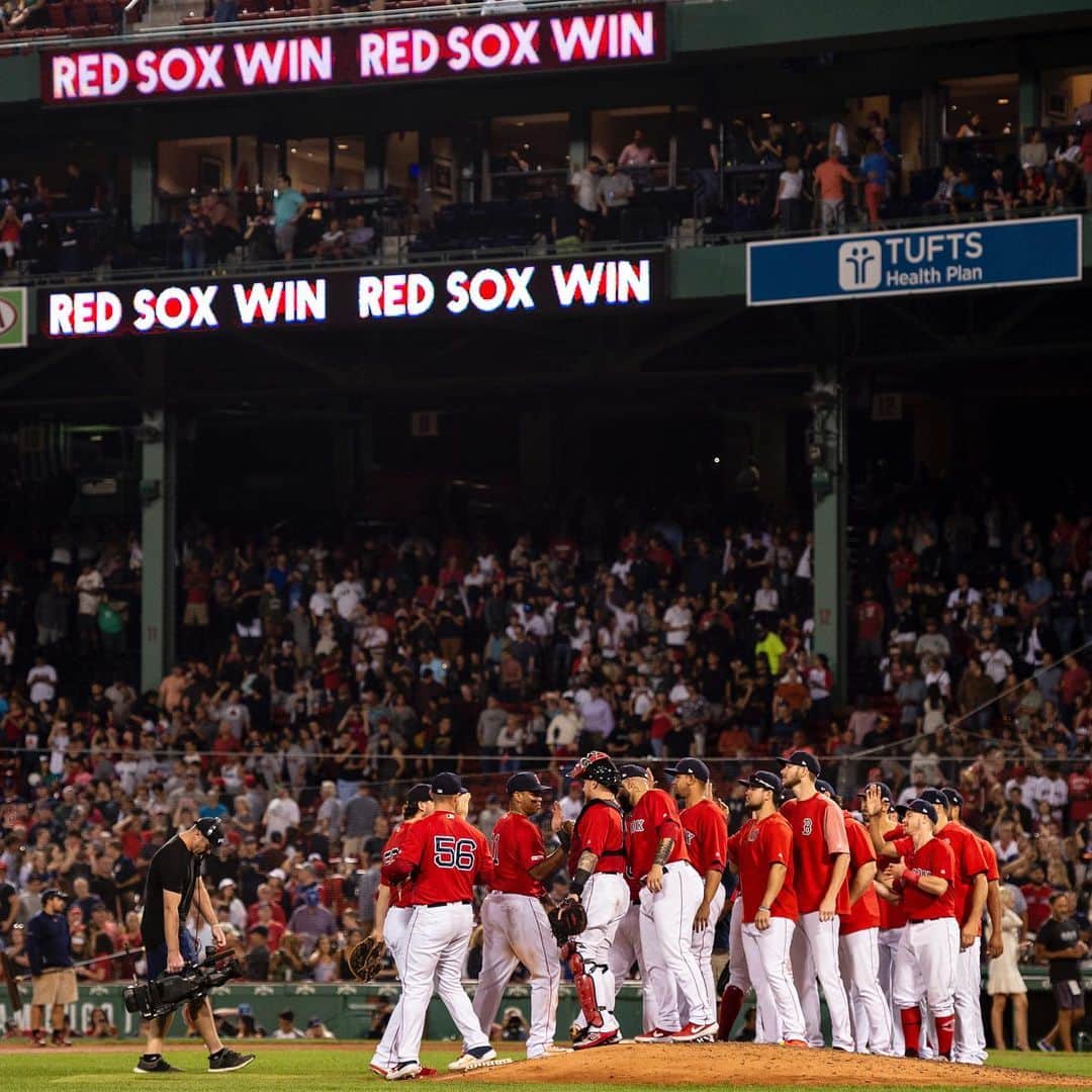 ボストン・レッドソックスさんのインスタグラム写真 - (ボストン・レッドソックスInstagram)「A picture worth 3 words: “Red” “Sox” “Win”」8月17日 22時17分 - redsox