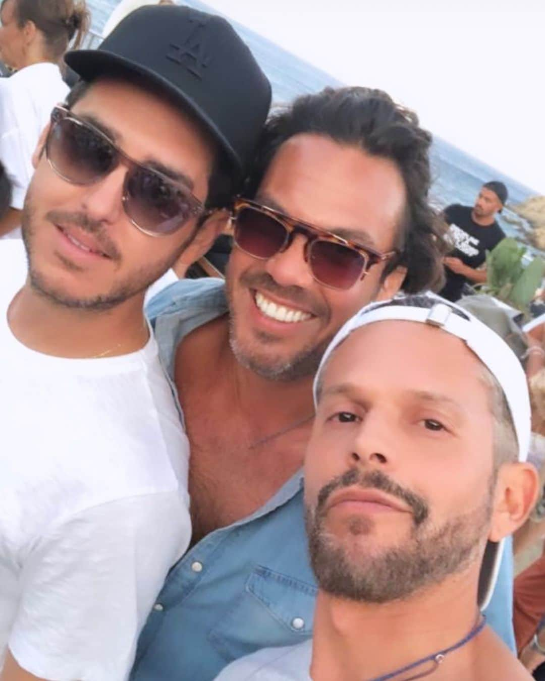 Rodner Figueroaさんのインスタグラム写真 - (Rodner FigueroaInstagram)「Happy to introduce friends to our happy place!!! 🧿🇬🇷 @davidquiijano @ernestomathies #mykonos #jackieobeach #greece #summer2019 #rodnerfigueroa #jackieomykonos」8月17日 22時19分 - rodnerfigueroa