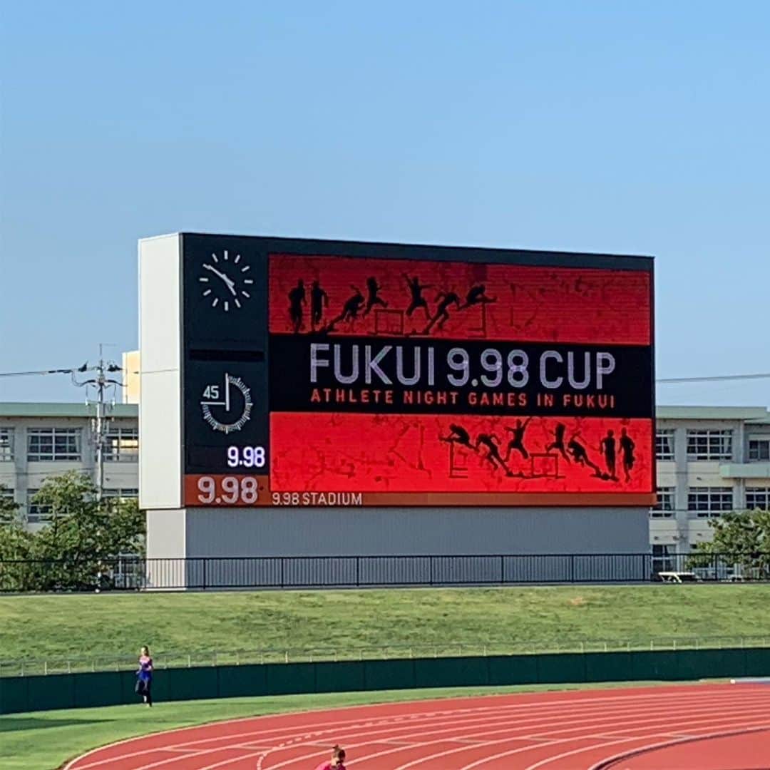takegaeruのインスタグラム：「@athlete_night_games_in_fukui  クラウドファンディングで出資を募る募って開催された大会、記録更新オンパレードのとてつもない大会でした😆  お盆の締めに堪能しました！ありがとうございます！  走り幅跳び:日本記録更新 → 30分後に更に更新 女子100H:日本記録タイ 男子110H:日本記録更新 そして100mは桐生、多田選手が10秒切りならずも好記録 #athletenightgames #アスリートナイトゲームズイン福井  #福井陸上競技場」