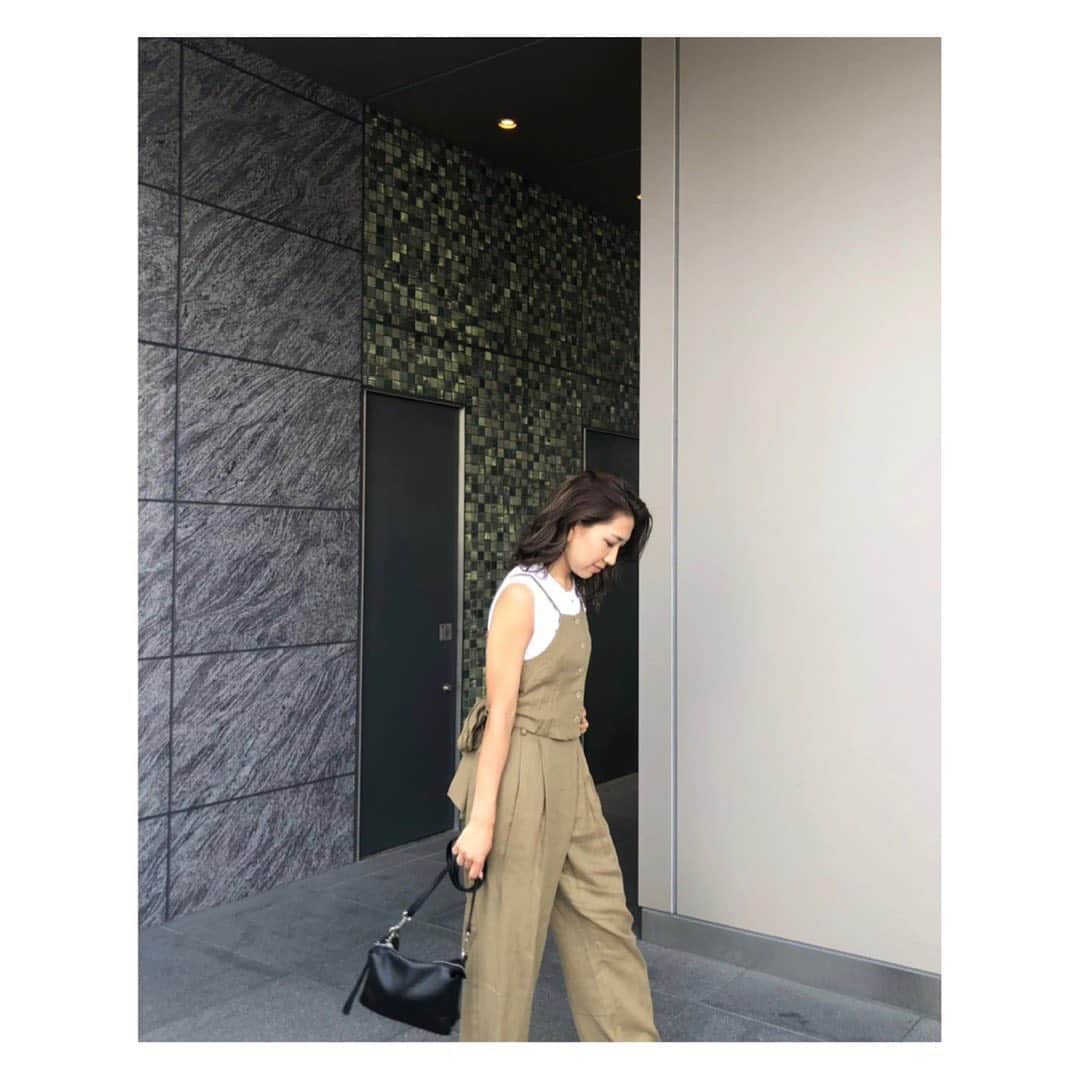 ETRÉ TOKYO ストアさんのインスタグラム写真 - (ETRÉ TOKYO ストアInstagram)「@etretokyo﻿ ﻿ Staff：ルクア大阪店﻿  haruka 158cm 【@____haruka730 】 ﻿ #テンセルリネンリボンキャミソール﻿ ￥17,000 + TAX﻿ 着用 : KHAKI﻿ ﻿ #テンセルリネンタックパンツ﻿ ￥21,000 + TAX﻿ 着用：KHAKI ﻿  #etretokyo#etre#fashion#ootd#outfit#coordinate#mineby3mootd#casual#etretokyoshinjuku #etretokyoosaka﻿ #エトレ#エトレトウキョウ#コーディネート #セットアップ#リネンパンツ#リネンビスチェ #シンプル#シンプルコーデ #大人コーデ#大人カジュアル #LUCUA#ルミネ新宿」8月17日 22時24分 - etretokyo_store