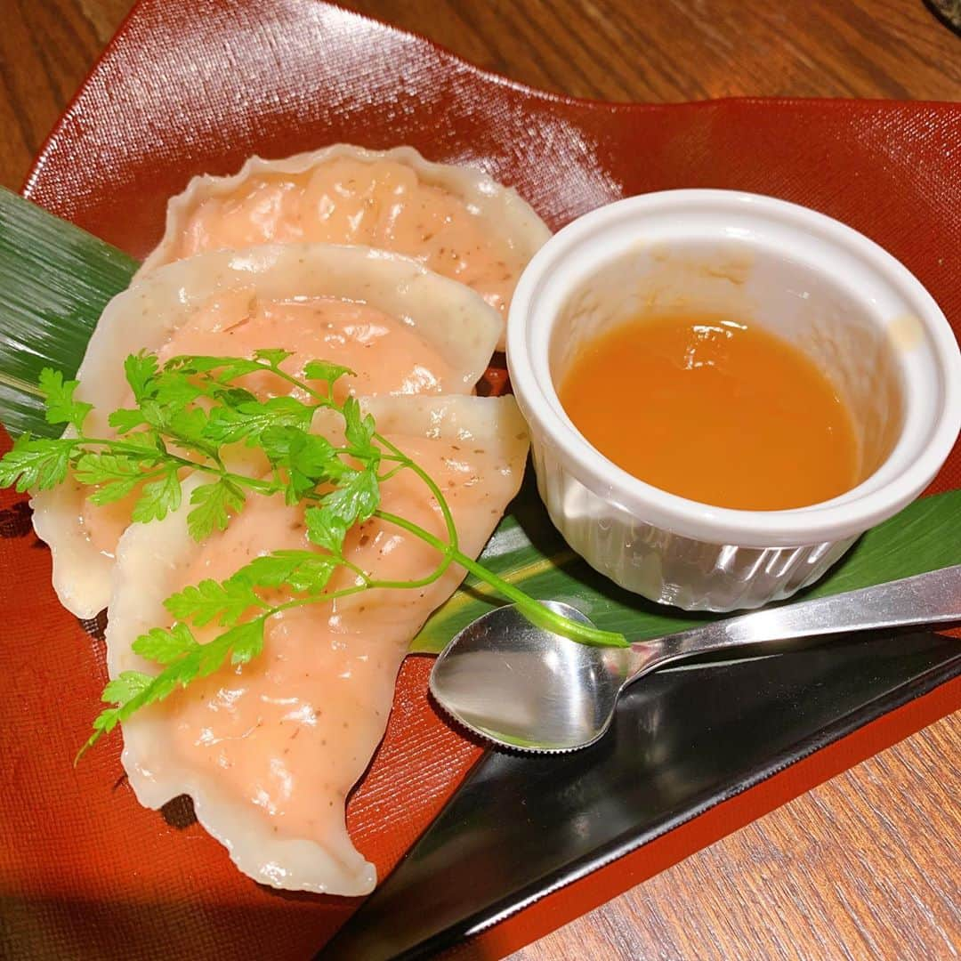 瀬口かなさんのインスタグラム写真 - (瀬口かなInstagram)「餃務報告🥟 ． ．  三茶にあるGYOZA SHACKの姉妹店ちゃわんがopenしたということで行ってきました〜✨ ． ．  オシャレな創作餃子を沢山いただきました🤤でもやっぱり安定のSHACK焼餃子が一番好きだった❤️ また絶対に行きます🙋‍♀️ ． ． #gyoza #GYOZASHACK #三軒茶屋 #三茶 #三軒茶屋グルメ #餃子 #餃務報告 #創作餃子 #ぎょうざ」8月17日 22時38分 - seguchikana