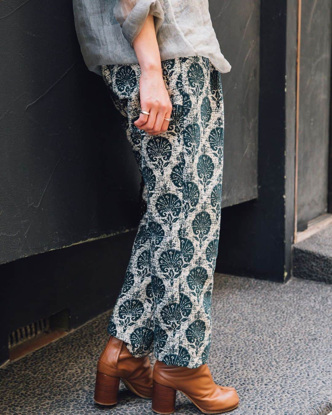 Fashionsnap.comさんのインスタグラム写真 - (Fashionsnap.comInstagram)「【#スナップ_fs】 Name 田中 有美  Shirt #LUIK Pants #NAIFE Shoes #MaisonMargiela Bracelet #vintage Earring #CALLMOON  #fashionsnap #fashionsnap_women」8月17日 22時32分 - fashionsnapcom