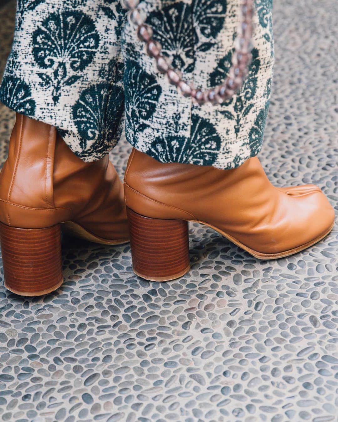 Fashionsnap.comさんのインスタグラム写真 - (Fashionsnap.comInstagram)「【#スナップ_fs】 Name 田中 有美  Shirt #LUIK Pants #NAIFE Shoes #MaisonMargiela Bracelet #vintage Earring #CALLMOON  #fashionsnap #fashionsnap_women」8月17日 22時32分 - fashionsnapcom