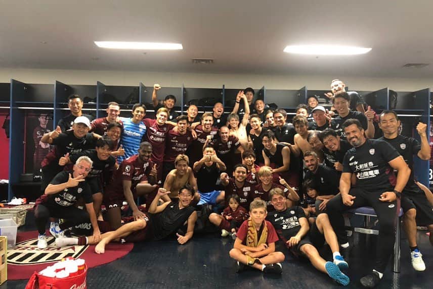 大崎玲央のインスタグラム：「グレート！ 応援ありがとうございました！ 3 points bang💥🤙🏾 #visselkobe #wearekobe #ヴィッセル神戸  #jleague #jリーグ」