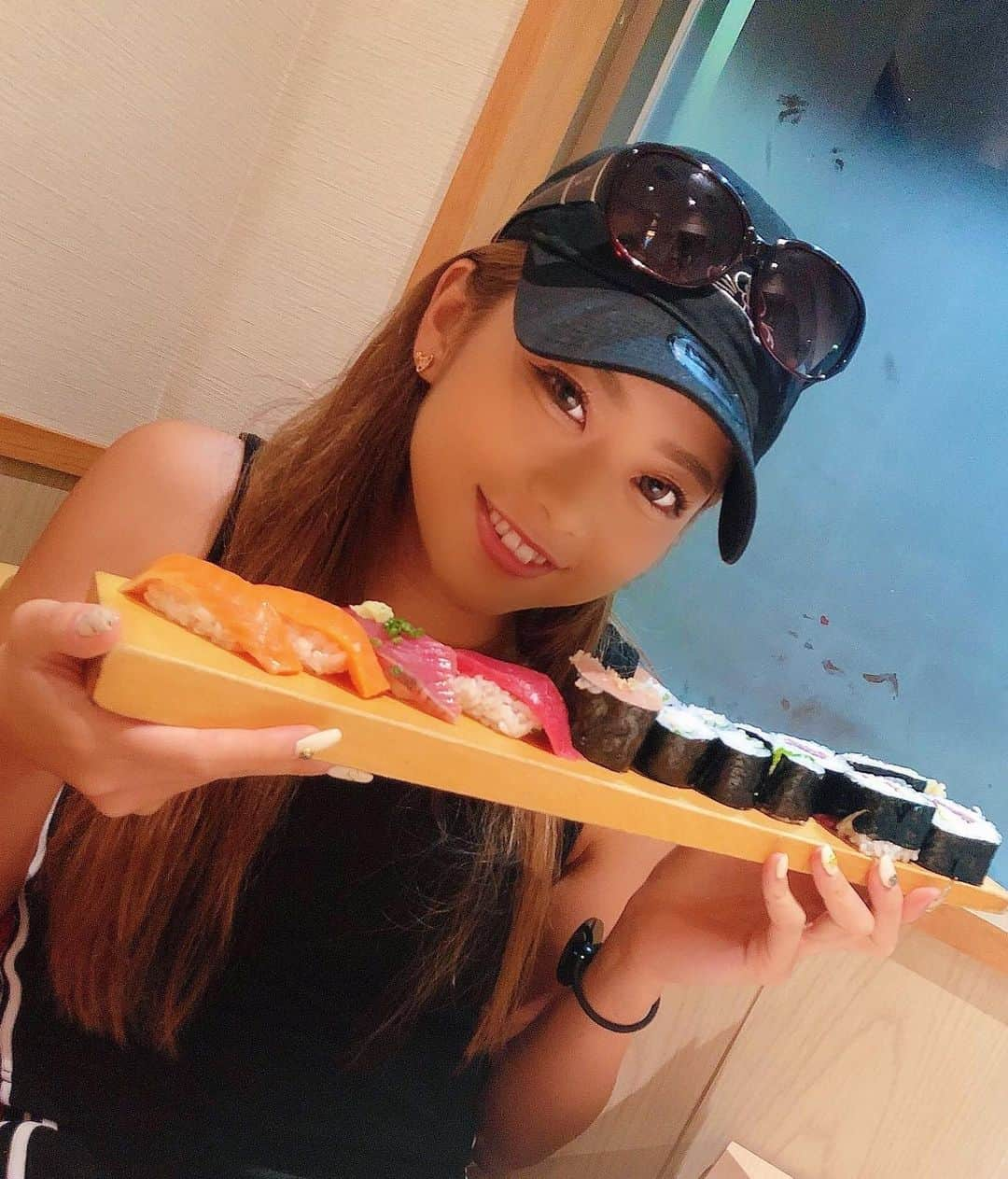 やしろななさんのインスタグラム写真 - (やしろななInstagram)「寿司最高に美味しかった🍣♥️ 大好きなサーモンも最高に美味しかったよ🤤💛 ・ 明日はプールだあ楽しっ🎶  #松栄 💛」8月17日 22時40分 - 8467_0