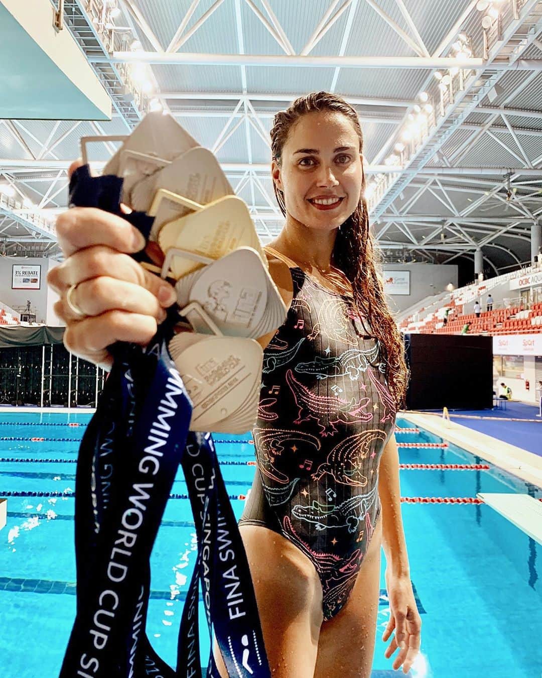 ズザンナ・ヤカボスさんのインスタグラム写真 - (ズザンナ・ヤカボスInstagram)「Singapore was great, im really happy with my swims 🥈🥈🥇🥈🥈 #summerstartsnow #swc2019 #singapore #medals #swimming #worldcup #fina1908」8月17日 22時42分 - zsuzsubell
