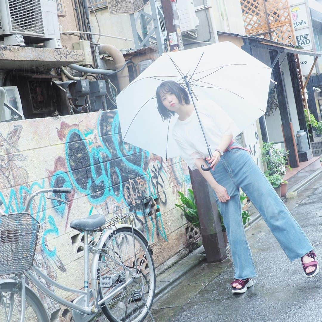 上野優華さんのインスタグラム写真 - (上野優華Instagram)「嫌なことあっても、その倍楽しいことがあると思うんだー☺️ 雨が降ったあと虹がかかる🌈そう思える私でありたいと思うし、そんな気持ちを歌える歌手でありたいね！！！！ #上野優華 #下北沢 #シモキタ」8月17日 22時43分 - yuukaueno0205