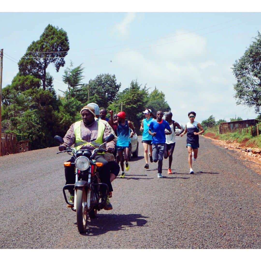 神野大地さんのインスタグラム写真 - (神野大地Instagram)「Long Distance Day！🏃‍♂️🇰🇪 今日はフィジオのMakanga &その友達も参加。中にはジャージのまま走り切る強者もいた！笑  今週も全メニューやりきった！✨✨ ケニア合宿もあと2週間！ #iten #marathon #ケニア合宿」8月17日 22時43分 - daichi_0913