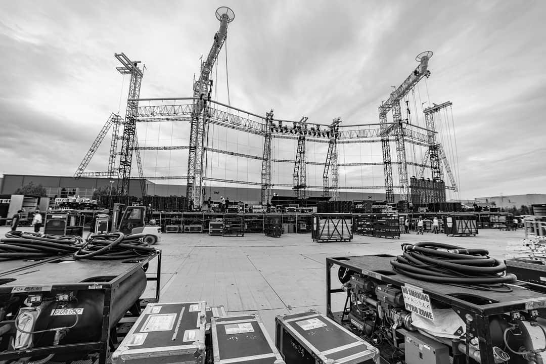 メタリカさんのインスタグラム写真 - (メタリカInstagram)「Getting all the gear in... #MetInPrague #WorldWired #Metallica」8月17日 22時45分 - metallica