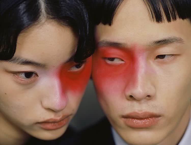 AnOther Magazineさんのインスタグラム写真 - (AnOther MagazineInstagram)「Simply red 🌹🚨 ❤️⁠ . ⁠RG @dazedbeauty, shot by @lesliezhang1992 🔁」8月17日 22時46分 - anothermagazine