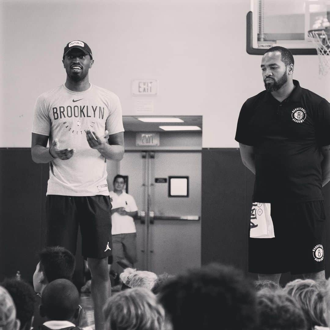 Brooklyn Netsさんのインスタグラム写真 - (Brooklyn NetsInstagram)「📸 Theo guest teaching at our Brooklyn Nets Basketball Academy Camp yesterday!」8月17日 22時48分 - brooklynnets