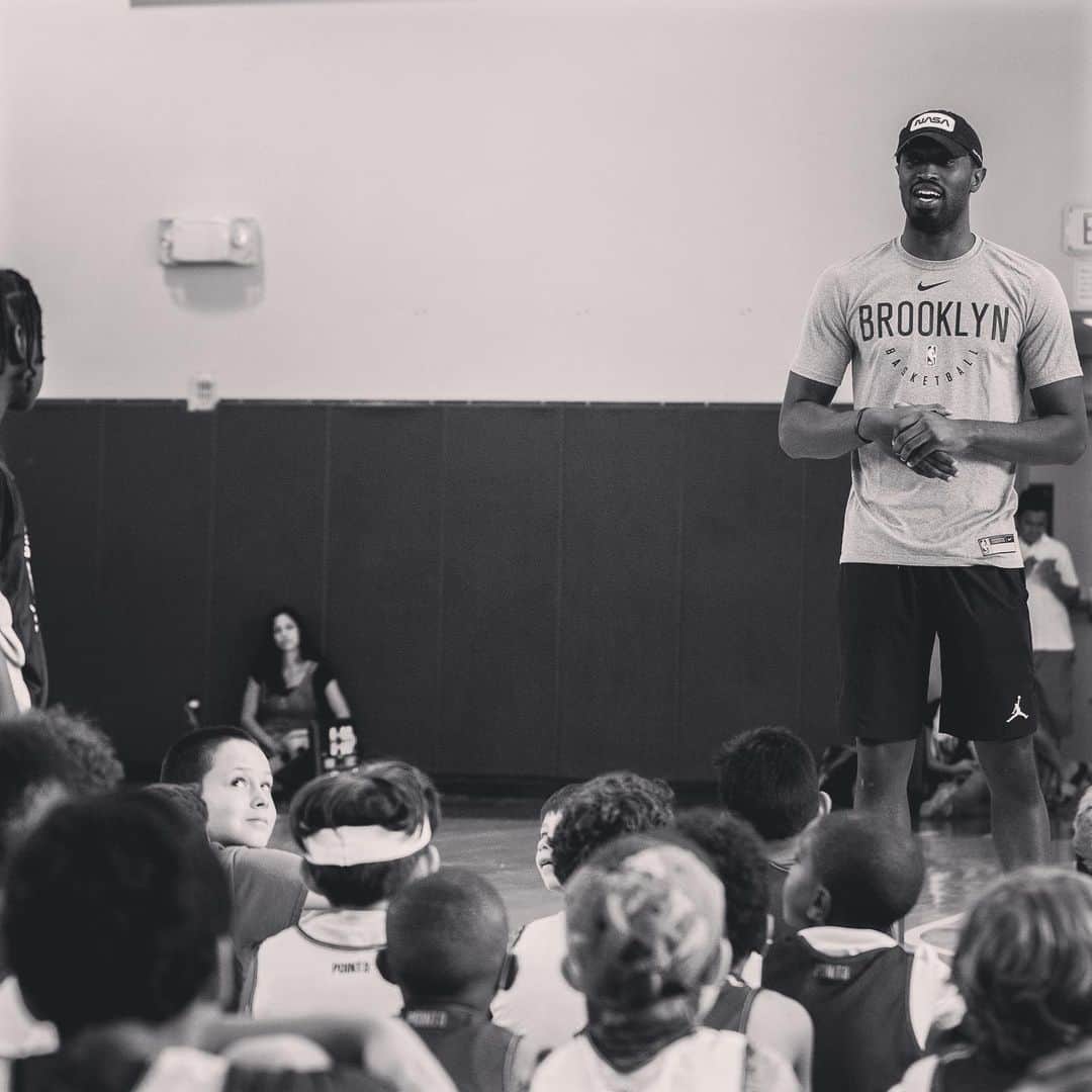 Brooklyn Netsさんのインスタグラム写真 - (Brooklyn NetsInstagram)「📸 Theo guest teaching at our Brooklyn Nets Basketball Academy Camp yesterday!」8月17日 22時48分 - brooklynnets
