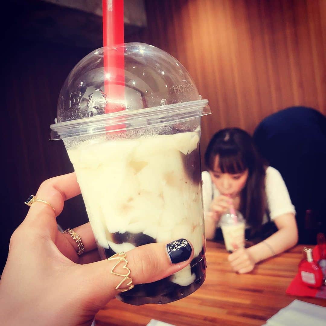 小春さんのインスタグラム写真 - (小春Instagram)「豆花🍹トーファ 普通のタピオカよりうめぇトーファトーファトーファ🍹  女子感あるでしょ女子だもの（必死）  #姉カメラ」8月17日 22時48分 - suttokodokkoiii