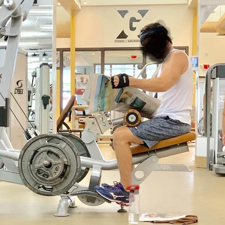 ケアリー・ハートさんのインスタグラム写真 - (ケアリー・ハートInstagram)「This is a next level dick move. This dude was posted up reading the newspapers on the work out equipment. 🤦🏻‍♂️. And friends wonder why I hate public gyms.」8月17日 22時49分 - hartluck