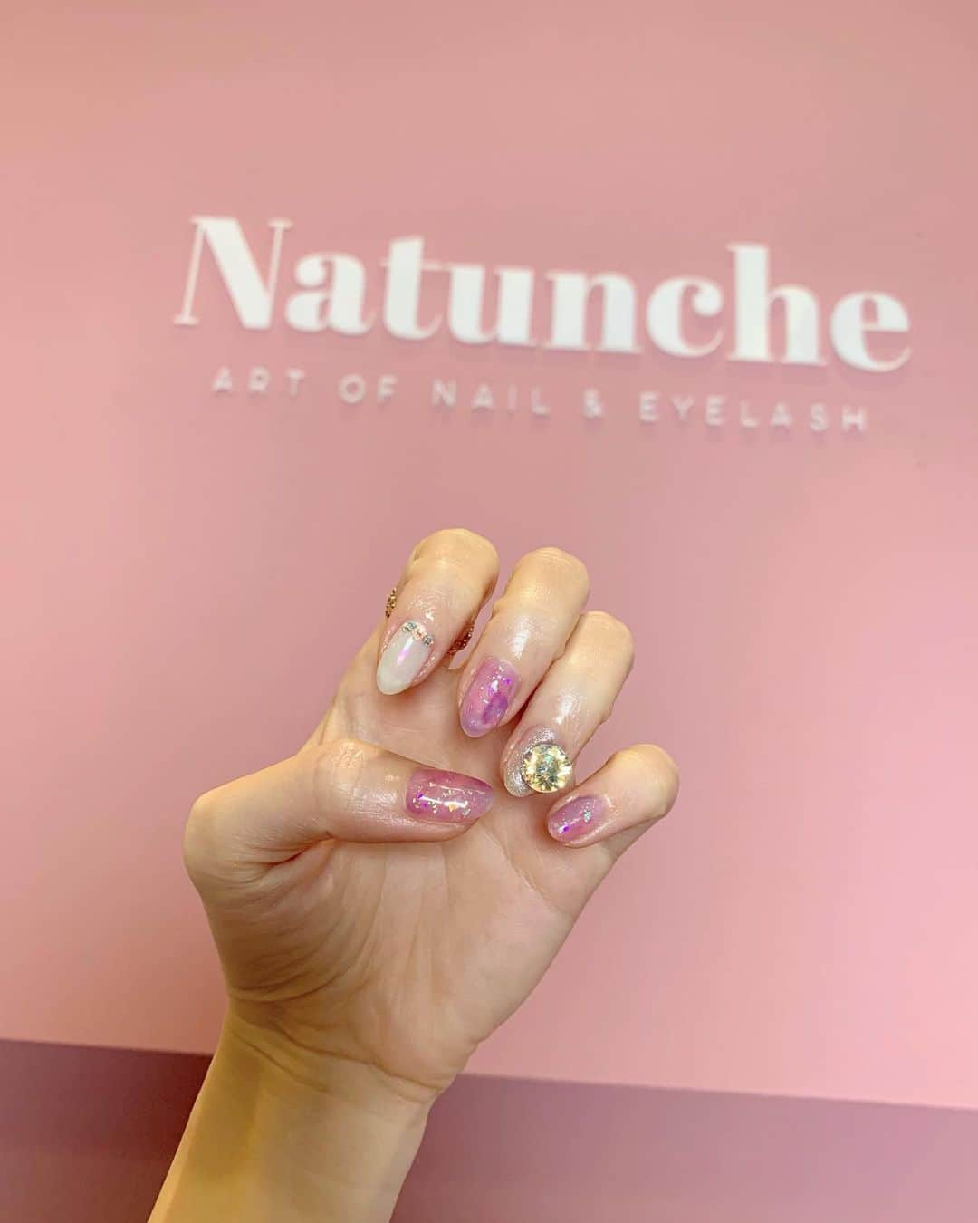 松本未夢さんのインスタグラム写真 - (松本未夢Instagram)「New nail salon @natunche 💗✨Thank you 💎 . . Thong lorに新しく出来た、ネイルサロン💗✨大きなストーンつけてもらってルーン💎 . サロンもすごく可愛いよ💕✨ . . . #มิมุ #ไม่ใช่มุมิ #คนญี่ปุ่น #เล็บเจล #japanesegirl #japanese #Mimu #bangkok #thailand  #bangkoklife #nail #gelnail #style  #バンコク #バンコク生活 #タイ #バンコク在住  #海外生活 #メイク #おしゃれさんと繋がりたい #ネイル #ニュアンスネイル」8月17日 22時53分 - miiimuuu_chan