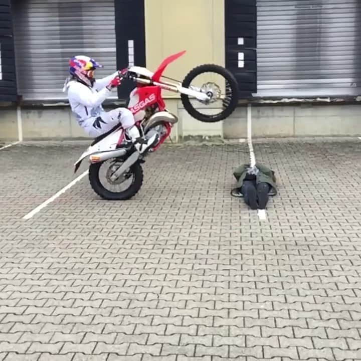 レッドブルのインスタグラム：「some say @ag141 never did learn how to ride on two wheels 🤔 . @redbullmotorsports #redbull #givesyouwings #motorsports #tricks #moto #trails」