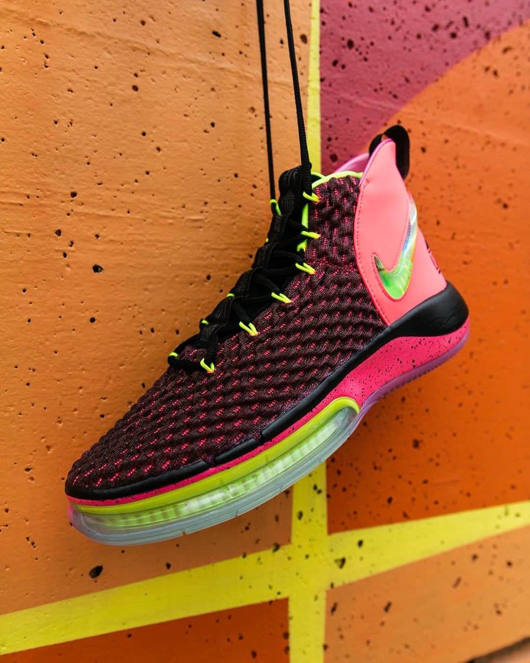 Foot Lockerさんのインスタグラム写真 - (Foot LockerInstagram)「Bag up front. #Nike AlphaDunk “Hoverboard” Available Now, In-Store and Online」8月17日 23時00分 - footlocker