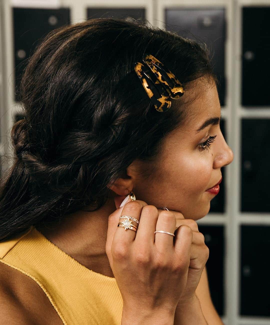 アクセサライズのインスタグラム：「For the girl that loves getting ready, our resin hair clips and dainty rings make for the perfect finishing touches 💖 Ring - 7940398150 Clips - 7867360100 Tap the link in the bio to shop now.  #EverythingYouAre #Accessorize #Accessorizer」