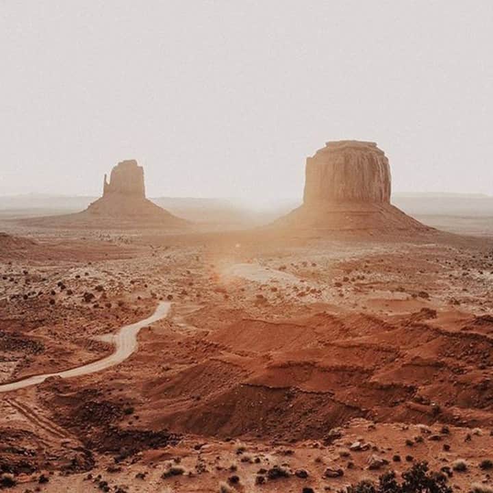 のインスタグラム：「« Une destination n’est jamais un lieu, mais une nouvelle façon de voir les choses » – Henry Miller⠀⠀⠀⠀⠀⠀⠀⠀⠀ ⠀⠀⠀⠀⠀⠀⠀⠀⠀ Crédit photo : Pinterest⠀⠀⠀⠀⠀⠀⠀⠀⠀⠀⠀⠀⠀⠀⠀⠀⠀⠀ ⠀⠀⠀⠀⠀⠀⠀⠀⠀⠀⠀⠀⠀⠀⠀⠀⠀⠀ #travel#voyage#bienvenueailleurs#bijoux#satelliteparis」