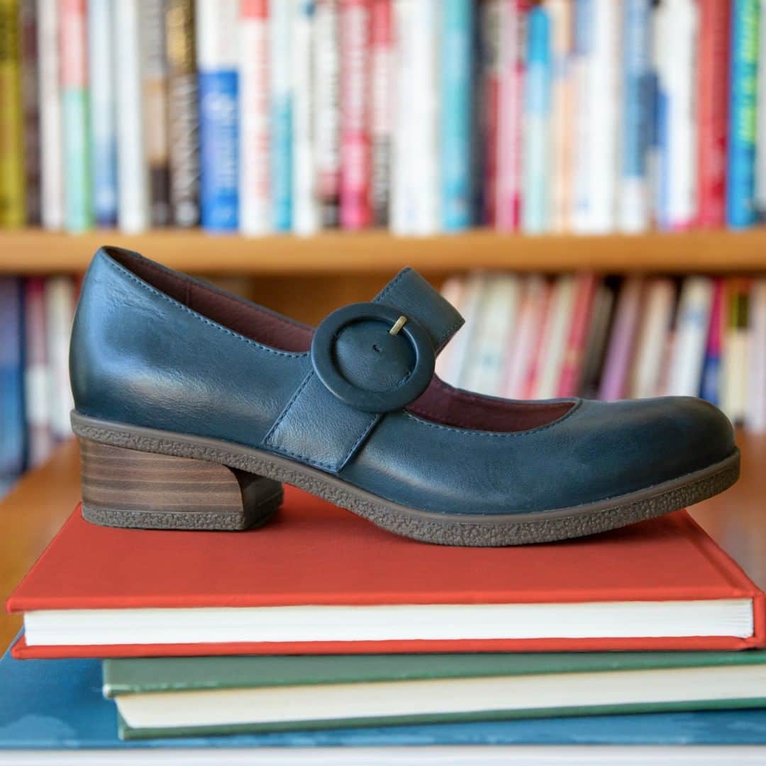ダンスコさんのインスタグラム写真 - (ダンスコInstagram)「Time to hit the books. . . . #dansko #instalove #maryjanes #shoes #danskos #justyourfavorites #instagood #danskostyle #comfort #newshoes」8月17日 23時04分 - dansko