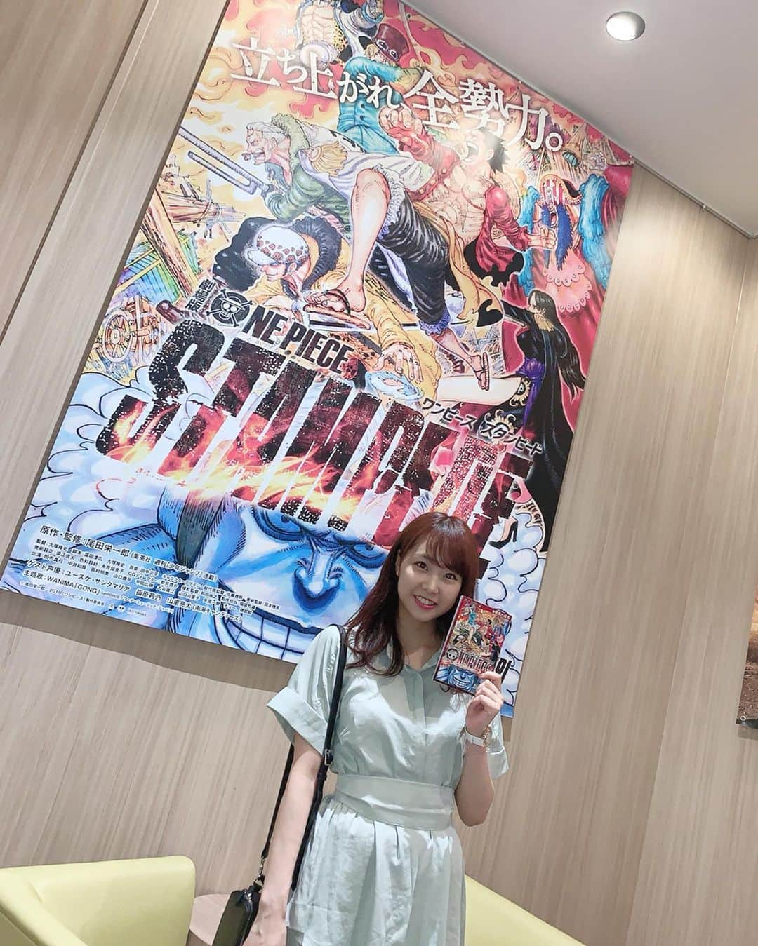 加藤夕夏さんのインスタグラム写真 - (加藤夕夏Instagram)「﻿ ﻿ ﻿ ONEPIECE STAMPEDE﻿ 豪華、、、 ﻿ もうみんなかっこよすぎ。。。﻿ ﻿ 感想書きたいけどネタバレになるかもしれないから﻿ 観る予定の人は見ないでください。。🚨↓﻿ ﻿ ﻿ ﻿ ﻿ ﻿ ﻿ ﻿ ﻿ ﻿ ﻿ ﻿ ブレない信念の戦いが見てて熱くなりました！！！﻿ ﻿ 1人で生きていく強さは絶対必要だし正しいし、絶対裏切らないものだしそれを手に入れるって凄い。。﻿ ﻿ でもどんな人も絶対に誰かに助けられて生きていくんだって、この映画見て改めて教えてもらった。。﻿ ﻿ 孤高を貫く姿もカッコよくて、でも見てて切なくて何回も泣けた。。。﻿ ﻿ でもルフィの仲間に対する強い想いにも泣けた。。﻿ ﻿ 結果気づいたらハンカチ握りしめていて 兄と見てたので少し恥ずかしかった。。 ﻿ あと指原さんが声優を務められていたキャラクターも可愛かったです！😳♡ ﻿ はあ〜面白かったです！✨﻿ ﻿ ﻿ #ONEPIECE #ワンピーススタンピード  #アニメ﻿ #映画﻿」8月17日 23時05分 - uuka_nmb