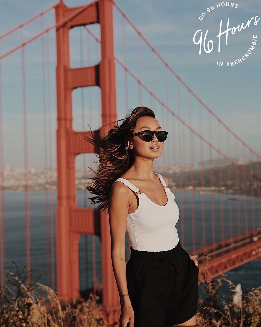 Abercrombie & Fitchさんのインスタグラム写真 - (Abercrombie & FitchInstagram)「Stay gold, @linhniller.✨ In San Fran, there’s something to admire everywhere you look. We could definitely get used to this view. #DoLifeAF」8月17日 23時07分 - abercrombie