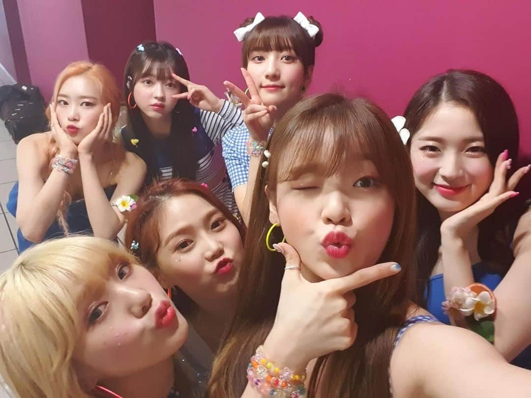 OH MY GIRLさんのインスタグラム写真 - (OH MY GIRLInstagram)「190817 음악중심📸 1, 2 me & you hola hola🎶 3, 4 fall in love hola hola🎶 오마이걸 마음 속으로 번지 할 미라클 구함 (1/421)  #오마이걸 #OHMYGIRL #OMG #BUNGEE #번지」8月17日 23時11分 - wm_ohmygirl