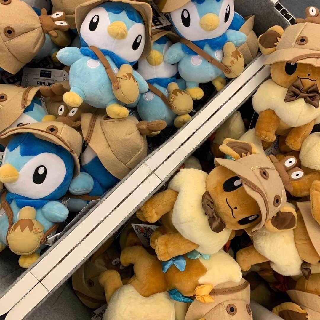 Pokémonさんのインスタグラム写真 - (PokémonInstagram)「How many Pokémon plush do you think are here at #PokemonWorlds, Trainers?  Leave a ❓ below if you think we should count!  Don’t forget to stop by the #PokemonCenter! It’s open today from 10am – 6pm ⏰」8月17日 23時22分 - pokemon