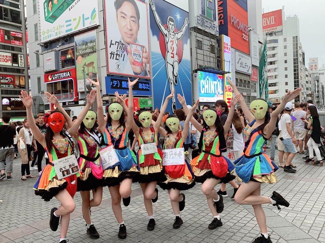 陽向こはるさんのインスタグラム写真 - (陽向こはるInstagram)「大阪のとんぼりでライブー！！ #大阪 #とんぼり #道頓堀 #グリコ #仮面女子 #アイドル」8月17日 23時16分 - coharuhinata