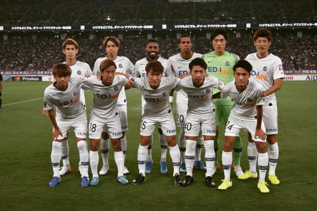 東俊希のインスタグラム：「Jリーグ初スタメンで勝利しました！最高です！ もっとチームに貢献できるように頑張ります！ アウェイの中、最高の雰囲気を作ってくださったサポーターのみなさん、ありがとうございました😊 #Jリーグ#サンフレッチェ広島#FC東京」
