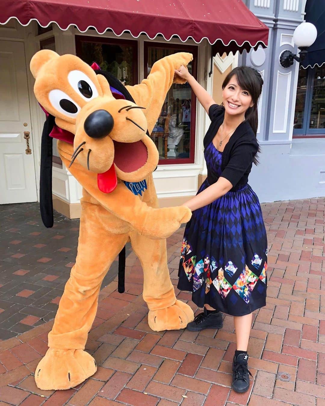 矢部あやのインスタグラム：「201809 4day めっちゃ元気なハロウィンプルート🎃 ・ #disneyland #disneylandcalifornia #disneylandresort #charactergreeting #DLR #DLR2018 #plute」